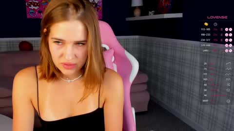 Snapshot of debbie_wools chatting on March 2, 1:04 am Jennifer online show from March 2, 1:04 am