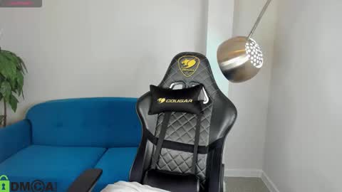 Snapshot of debbie_wools chatting on December 4, 10:51 pm Jennifer online show from December 4, 10:51 pm