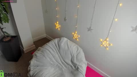 Snapshot of debbie_wools chatting on December 14, 11:42 pm Jennifer online show from December 14, 11:42 pm