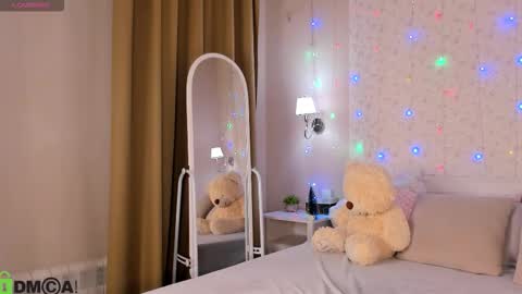 Snapshot of debbie_wools chatting on December 19, 11:34 pm Jennifer online show from December 19, 11:34 pm