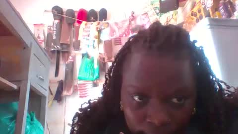 Snapshot of debbyslatter chatting on December 17, 9:15 am debbyslatter online show from December 17, 9:15 am