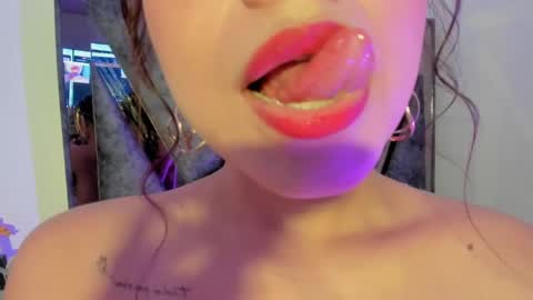 Snapshot of deborah_collins1 chatting on February 28, 5:59 pm deborah_collins1 online show from February 28, 5:59 pm