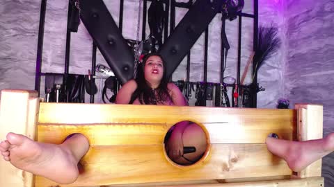 Snapshot of deborass_bdsm chatting on December 17, 10:01 am DEBORA online show from December 17, 10:01 am