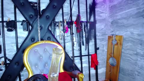 Snapshot of deborass_bdsm chatting on January 3, 5:31 pm DEBORA online show from January 3, 5:31 pm