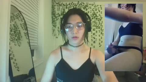 Snapshot of deciduousdoll chatting on September 29, 5:56 am deciduousdoll online show from September 29, 5:56 am
