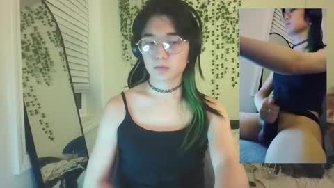 Snapshot of deciduousdoll chatting on October 6, 6:44 am deciduousdoll online show from October 6, 6:44 am