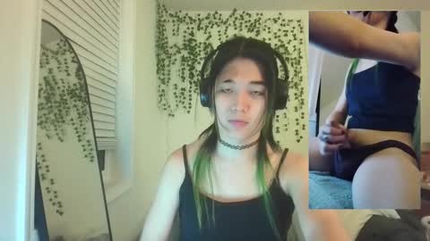 Snapshot of deciduousdoll chatting on October 19, 6:03 am deciduousdoll online show from October 19, 6:03 am