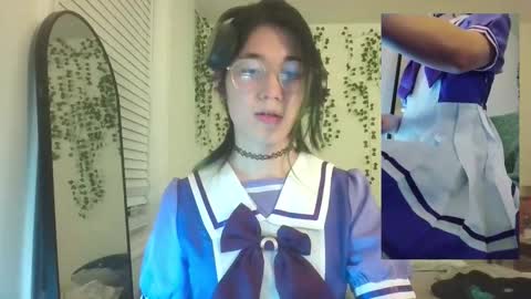 deciduousdoll online show from November 9, 6:44 am