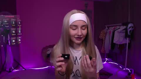 Snapshot of dee_liciouss chatting on November 25, 10:26 am Kayla online show from November 25, 10:26 am