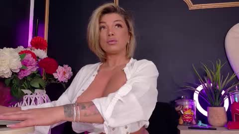 Snapshot of deeadiamond chatting on October 17, 7:16 pm Deea online show from October 17, 7:16 pm