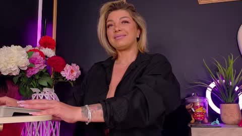 Snapshot of deeadiamond chatting on October 18, 7:58 pm Deea online show from October 18, 7:58 pm