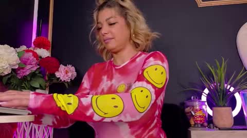 Snapshot of deeadiamond chatting on November 9, 8:29 pm Deea online show from November 9, 8:29 pm