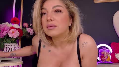 Snapshot of deeadiamond chatting on December 3, 8:18 pm Deea online show from December 3, 8:18 pm