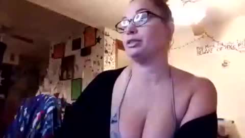 Snapshot of deedeemarie02 chatting on November 20, 2:17 pm Deedeemarie02 online show from November 20, 2:17 pm