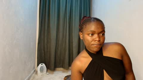 Dee online show from April 4, 5:32 pm