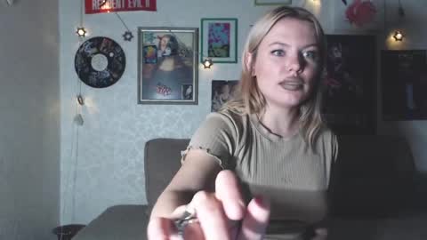 deepholedayss online show from April 12, 12:54 pm