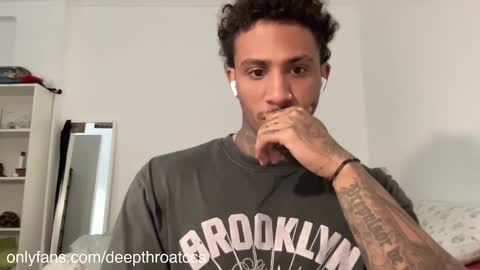 Snapshot of deepthroatfucker_ccs chatting on December 14, 12:33 pm deepthroatfucker_ccs online show from December 14, 12:33 pm