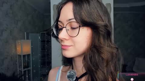 Snapshot of defeded_lovee chatting on February 22, 8:51 pm Amy online show from February 22, 8:51 pm