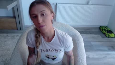 Snapshot of deidi_sweet chatting on November 21, 1:43 pm Di online show from November 21, 1:43 pm