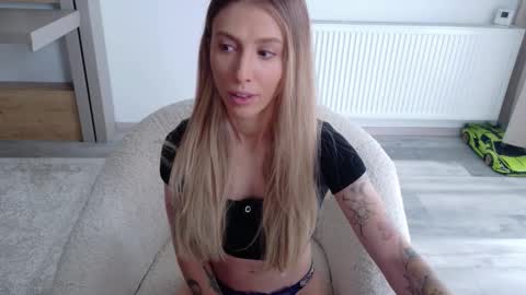 Snapshot of deidi_sweet chatting on November 24, 10:04 am Di online show from November 24, 10:04 am