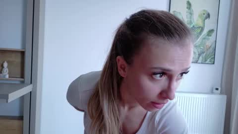 Snapshot of deidi_sweet chatting on December 4, 12:58 pm Di online show from December 4, 12:58 pm