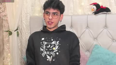 Snapshot of deimon_dust chatting on December 1, 2:55 pm Deimon Dust online show from December 1, 2:55 pm