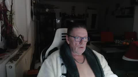 deinprinz2312 online show from December 17, 3:45 am