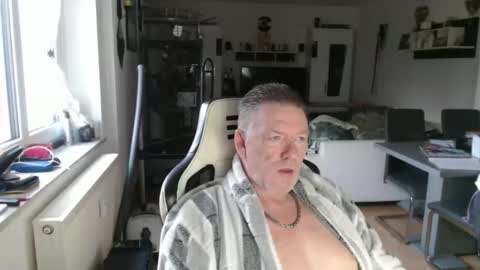 deinprinz2312 online show from April 19, 4:34 am