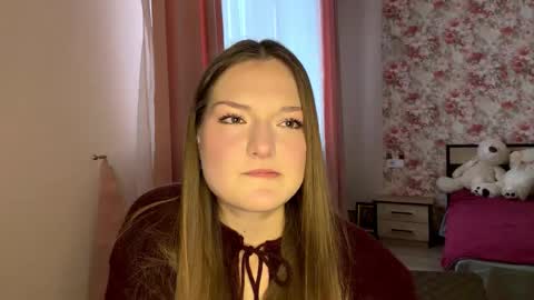 Snapshot of dejameneal chatting on February 5, 2:11 pm Mila online show from February 5, 2:11 pm