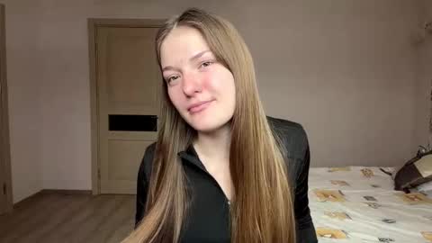 Snapshot of dejameneal chatting on February 12, 7:47 am Mila online show from February 12, 7:47 am