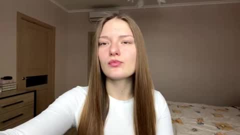 Snapshot of dejameneal chatting on February 16, 7:15 am Mila online show from February 16, 7:15 am