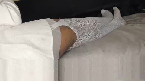 deli_la online show from April 11, 7:45 am