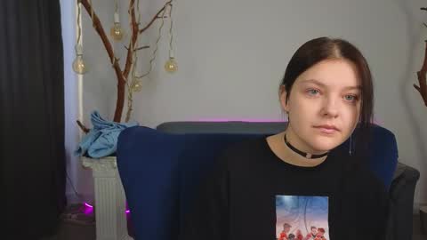 deliaeffy online show from March 21, 1:48 pm