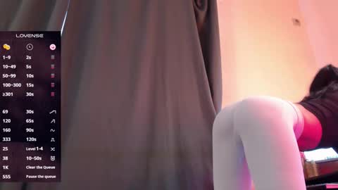 Snapshot of delicatekisss chatting on February 23, 9:50 am Nicole online show from February 23, 9:50 am