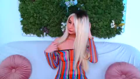 Snapshot of deliciaalove chatting on November 28, 7:49 pm deliciaalove online show from November 28, 7:49 pm