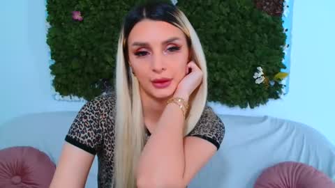 Snapshot of deliciaalove chatting on December 2, 7:20 pm deliciaalove online show from December 2, 7:20 pm