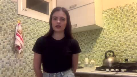 Kiki online show from April 3, 5:11 pm