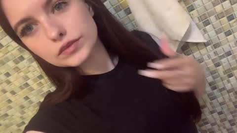 Kiki online show from April 8, 5:13 pm