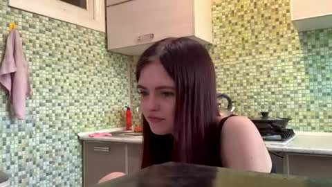 Kiki online show from April 14, 3:18 pm