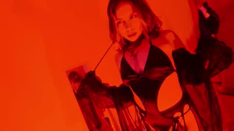 Snapshot of delilah_fix chatting on December 19, 9:33 pm della online show from December 19, 9:33 pm