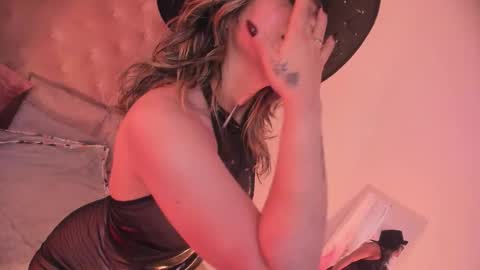 Snapshot of delilah_fix chatting on January 14, 9:20 pm della online show from January 14, 9:20 pm