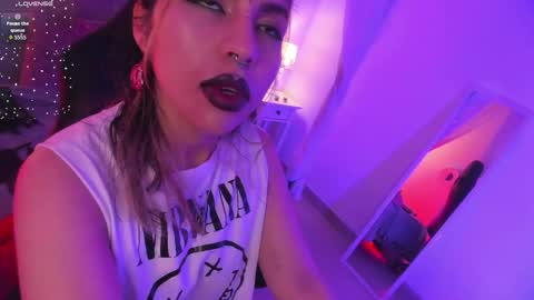 Snapshot of delilah_fix chatting on January 18, 8:45 pm della online show from January 18, 8:45 pm