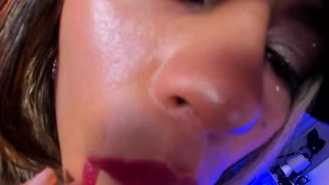 Snapshot of delilah_fix chatting on February 20, 9:59 pm della online show from February 20, 9:59 pm