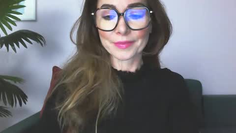 Snapshot of delilah_sweet chatting on May 21, 1:40 pm delilah_sweet online show from May 21, 1:40 pm