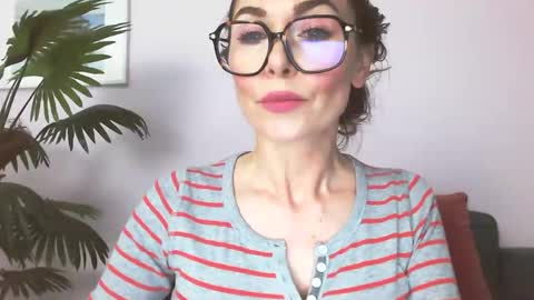 Snapshot of delilah_sweet chatting on June 1, 3:36 pm delilah_sweet online show from June 1, 3:36 pm
