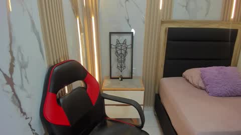 delilaquinn online show from October 17, 11:13 am