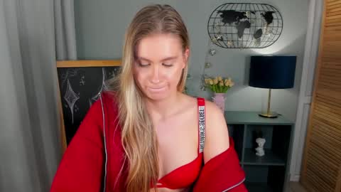 delinasis online show from April 11, 7:45 am