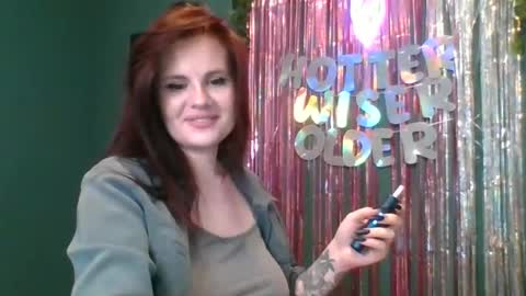 dellacrush_ online show from February 12, 10:14 am