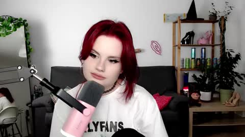 dellacrush_ online show from September 20, 4:41 pm