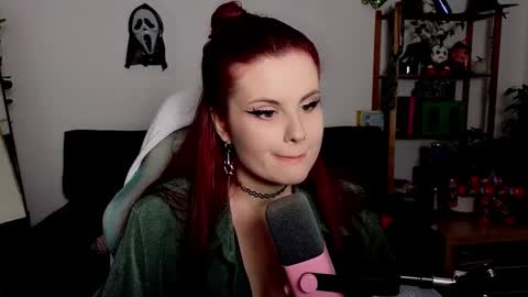 dellacrush_ online show from November 23, 5:57 pm